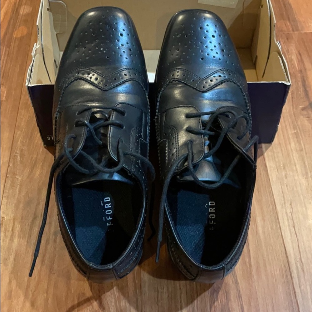 Nearly new black dress shoes